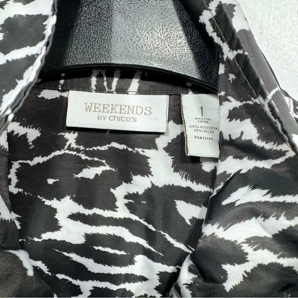 Chico’s Black and White Vest Animal Print Lightweight Nylon Mobwife Sz 1 Medium - Picture 5 of 9